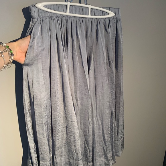 Silky skirt - Picture 2 of 5